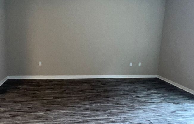 Studio, 1 bath, 591 sqft, $1,300, Unit 305