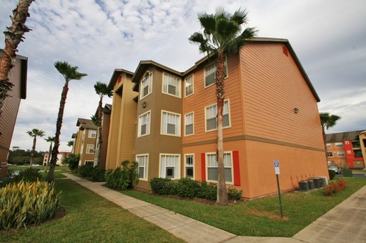 2 beds, 2 baths, $1,600, Unit unit 738