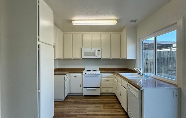 3 Bed | 1.5 Bath Townhome with Garage in Santa Ana