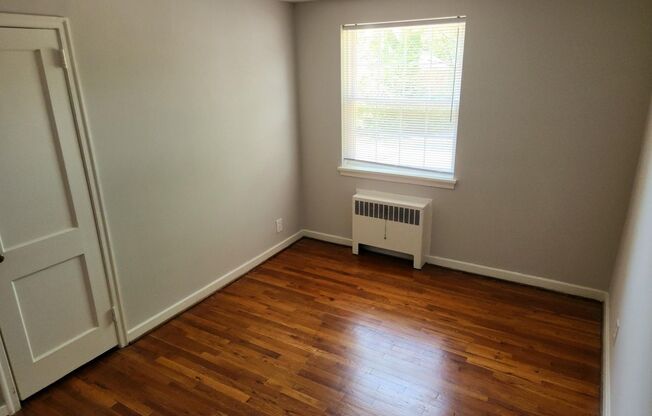 2 beds, 1 bath, 897 sqft, $2,135, Unit E-08