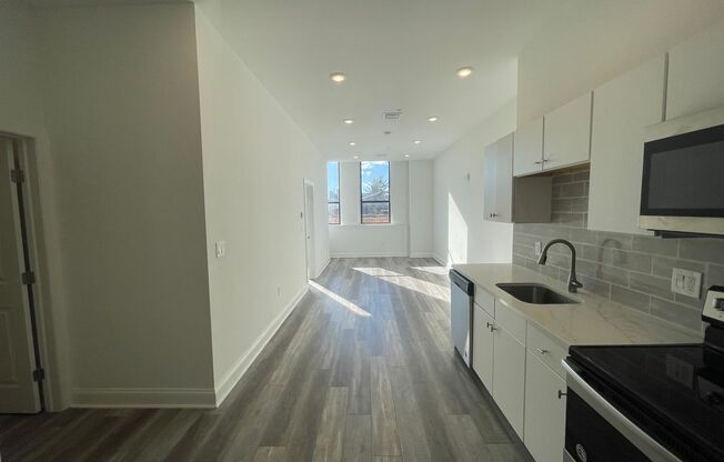 1 bed, 1 bath, 580 sqft, $1,345, Unit 416