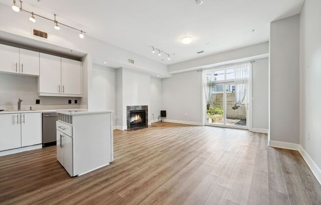 Available Now! 1 Bedroom + Den In Adams Morgan/ Dupont/ U Street