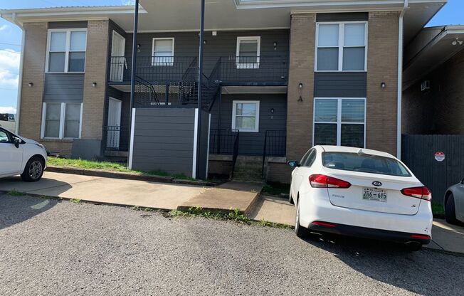 2 beds, 1 bath, $1,050, Unit Unit 8