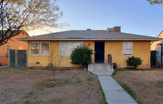 Charming 3BR/2BA Home in Bakersfield – 1,708 Sq Ft with Stove Included!