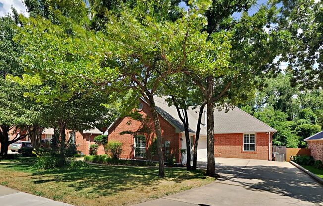 Lovely 4 Bedroom 3 Bathroom Home With Office In Edmond Schools