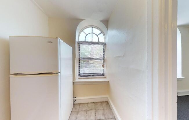 1 bed, 1 bath, 324 sqft, $1,145, Unit 400