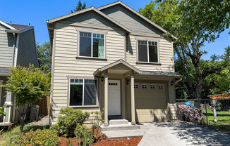 Fabulous 4 Bedroom 2.5 bath house on Private Street End Cul-De-Sac in the Powellhurst-Gilbert Neighborhood-SE Portland!