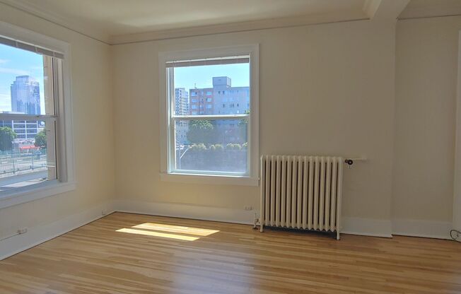 Studio, 1 bath, 430 sqft, $1,045, Unit 405