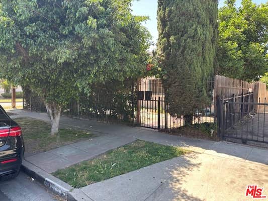 652 E 74 ST