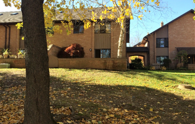 144 WOODGATE LN