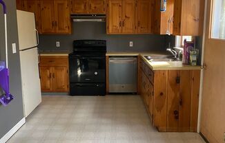 3 beds, 1 bath, $2,300