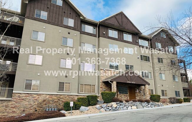 Come See this Cute 3 Bedroom 2 Bathroom Condo in Salt Lake!! HALF OFF FIRST MONTHS RENT MOVE IN SPECIAL!