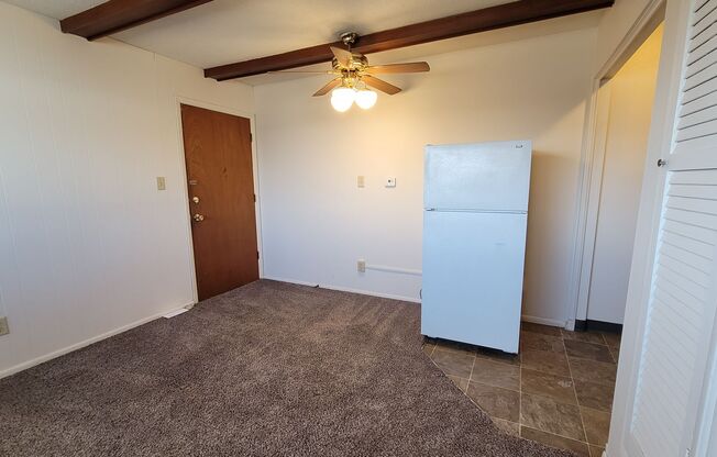 1 bed, 1 bath, $595, Unit 01