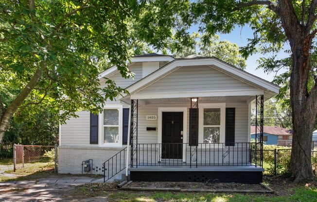Large 3BR/2BA Home Walking Distance to Daffin Park