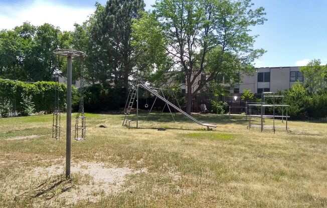 Great location off Leetsdale/Parker and Florida with lots of amenities such as AC, pool, hot tub, club house, washer/dryer in building.