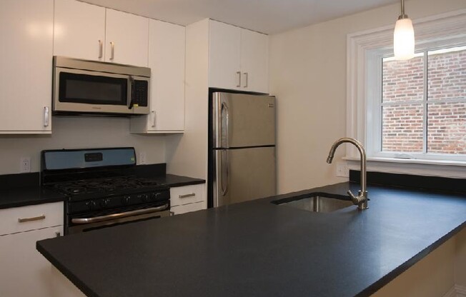 2 beds, 1 bath, $4,200, Unit 1B
