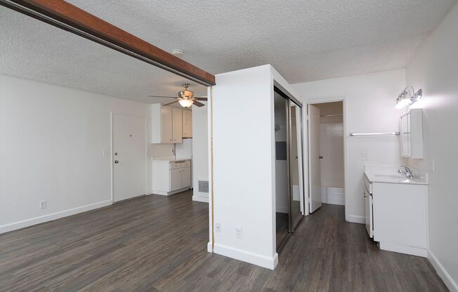 Studio, 1 bath, 455 sqft, $1,800, Unit 049