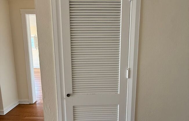 1 bed, 1 bath, 572 sqft, $1,510, Unit Old King Edward 21