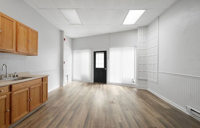 1 bed, 1 bath, 800 sqft, $649, Unit 104 S McDonald St