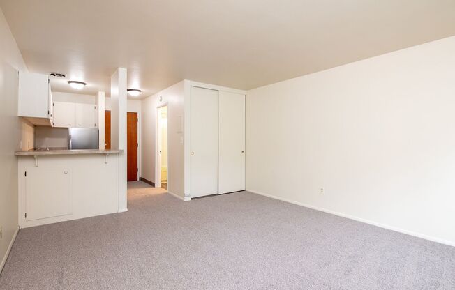 Avante Apartments - Charming, Centrally Located  Building with Off Street Parking!