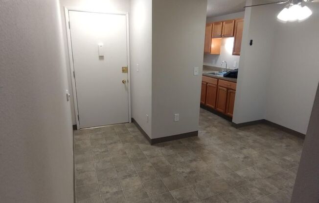 1 bed, 1 bath, 677 sqft, $1,400, Unit 033