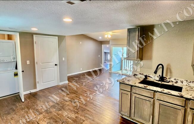 Nice Updated 3 Bed, 1 Bath in KCK-Available NOW!!