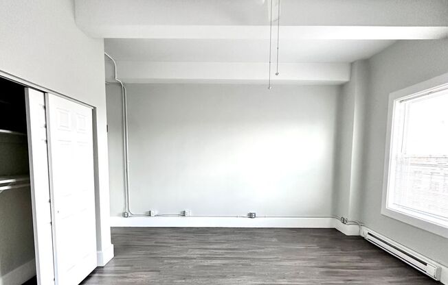 Studio, 1 bath, 430 sqft, $1,375, Unit 819