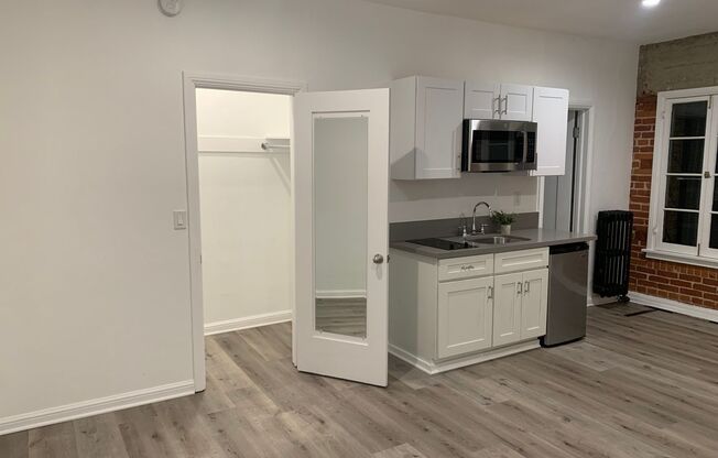 Studio, 1 bath, 350 sqft, $1,395, Unit 204