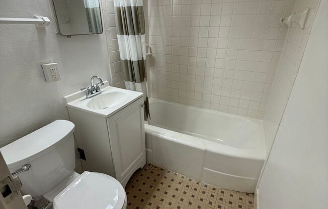 Studio, 1 bath, 400 sqft, $850, Unit #210