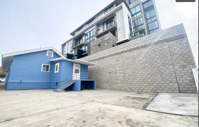 Don't miss out!! 2 Br/1 BA Home!!
