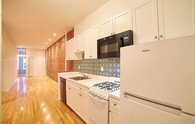 2 beds, 1 bath, $3,995, Unit 1W