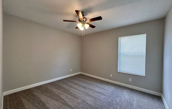 3 beds, 1 bath, 820 sqft, $1,395, Unit 289w