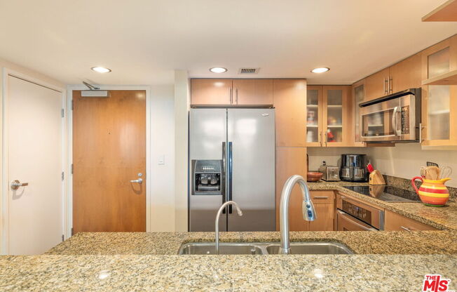 1 bed, 1 bath, 814 sqft, $4,250, Unit 415