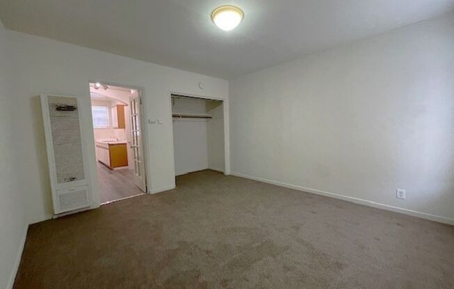 Charming, Studio Freshly Painted, move in ready