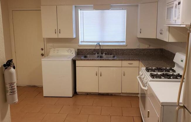 2 beds, 1 bath, $1,195