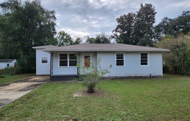 205 Henry Street Pensacola, FL 32507 Ask us how you can rent this home without paying a security deposit through Rhino!