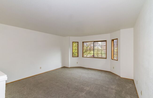 Great Maple Leaf 2-story 3 bed/2.5 bath with deck and garage available June 1st for $3795!