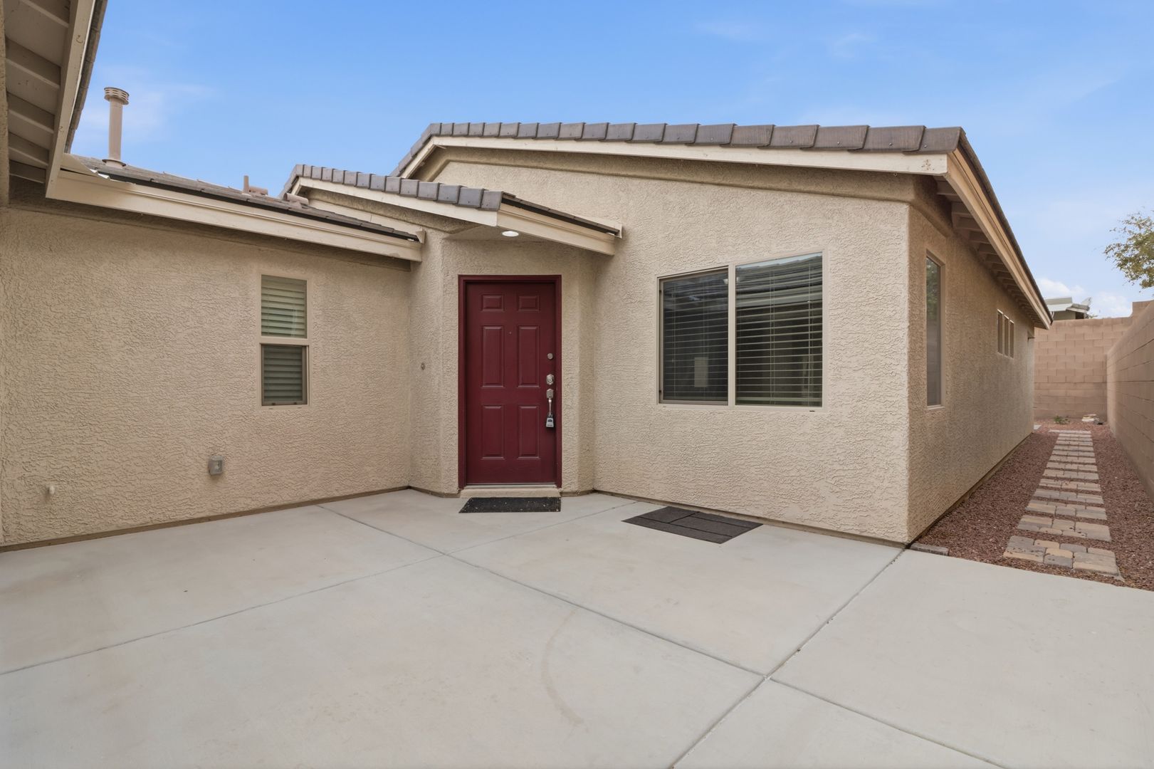 SW!!! Casita!!!! Single Story!!! 4 Bedrooms!!! Gated!!! End or Cut De Sac!!! Community green areas with walking trails.