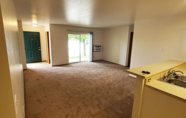 2 beds, 1 bath, 1,050 sqft, $1,259, Unit PL   7606
