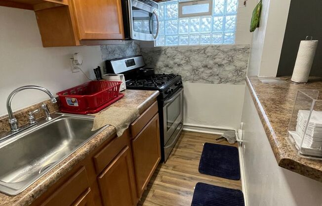 Studio, 1 bath, $900, Unit M