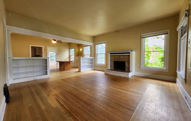 Victorian Home Downtown – Available NOW, 6 Month Leases Available! MOVE-IN SPECIAL