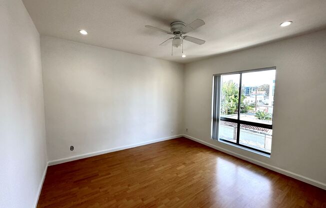 2 beds, 1 bath, $2,590, Unit 310