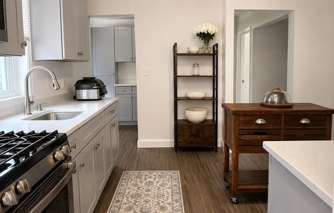 2 beds, 1 bath, 900 sqft, $2,850, Unit 2