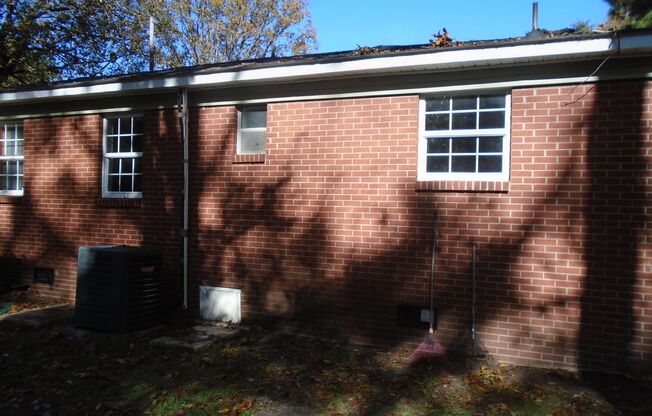 2 beds, 1 bath, 800 sqft, $800, Unit 316 Old Shaw Rd.