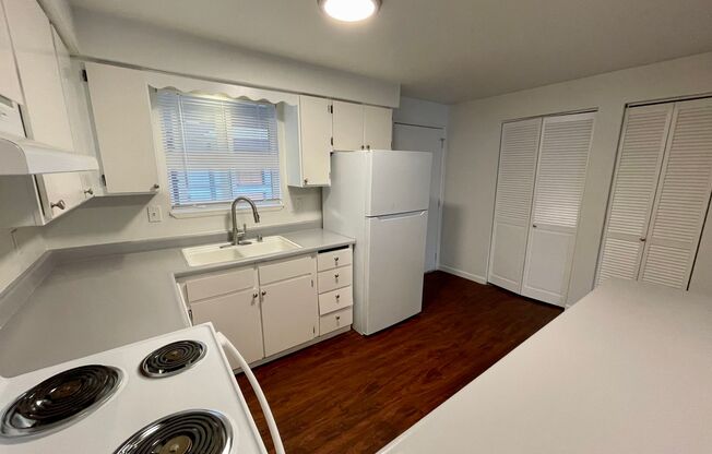 2 beds, 1 bath, 780 sqft, $1,155, Unit 21