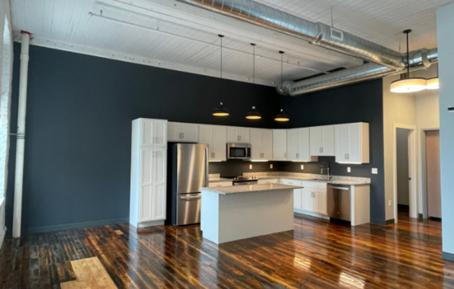 2 beds, 2 baths, 1,300 sqft, $2,200, Unit ADA 215