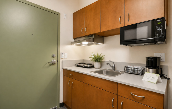 Studio, 1 bath, 350 sqft, $1,345, Unit 329 Loft