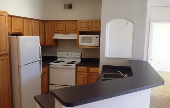 Hamptons At Metrowest - 2/2 Condo with balcony!!