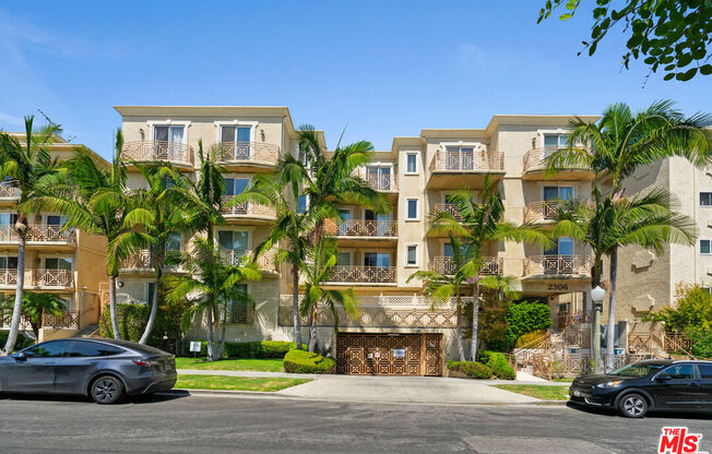 2306 Fox Hills Dr Apt 302