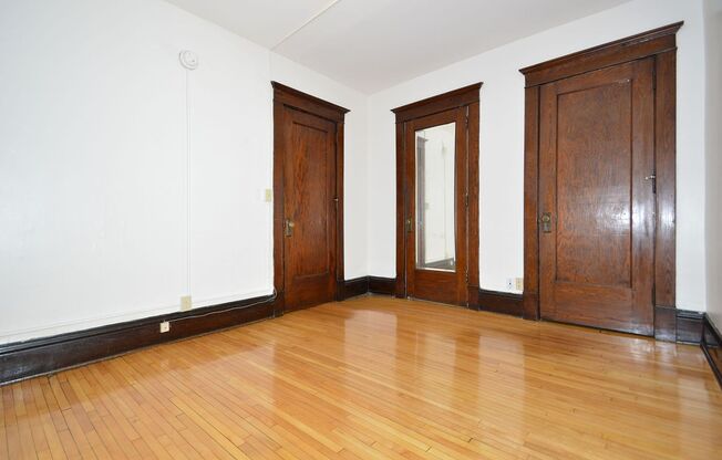 1 bed, 1 bath, 410 sqft, $975, Unit 5 - 130 - 4